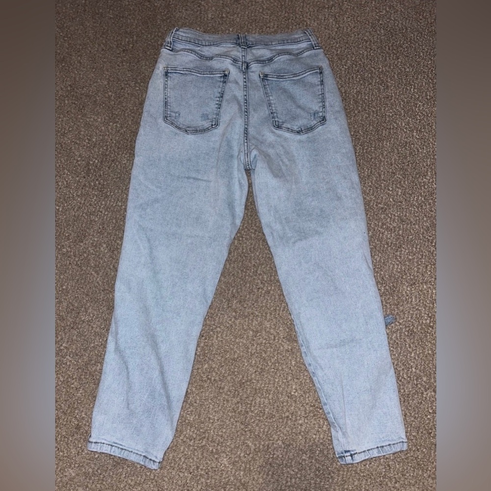 Women’s Ripped Distressed Mom Jeans - Picture 4 of 4